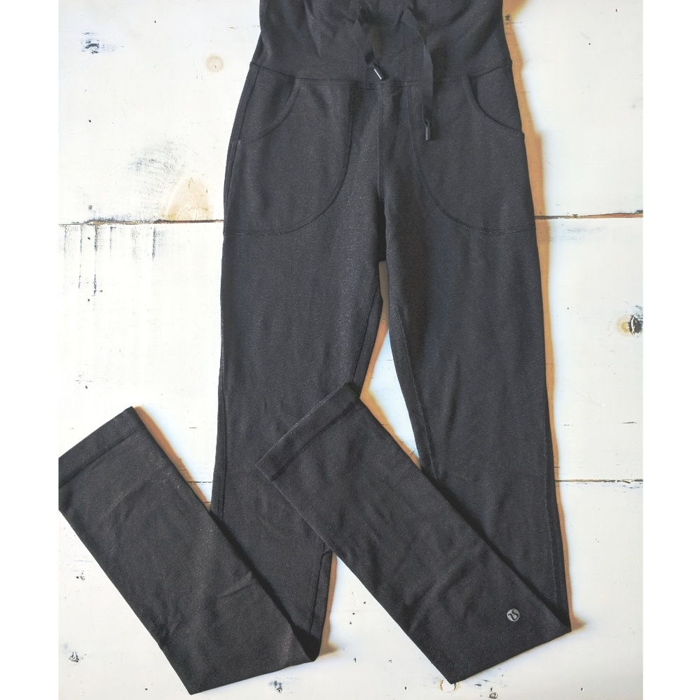 Lululemon yoga pants size 2